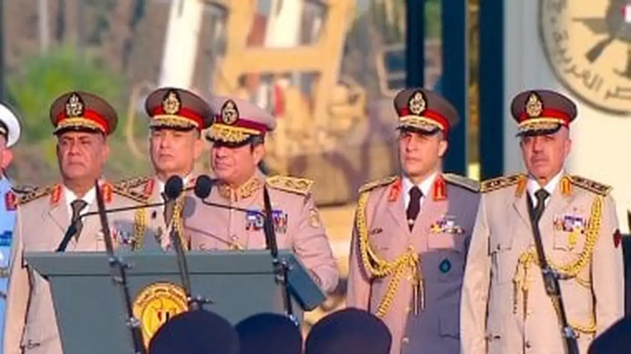 الرئيس السيسي يؤكد أهمية القيادة الاستراتيجية في مستقبل مصر